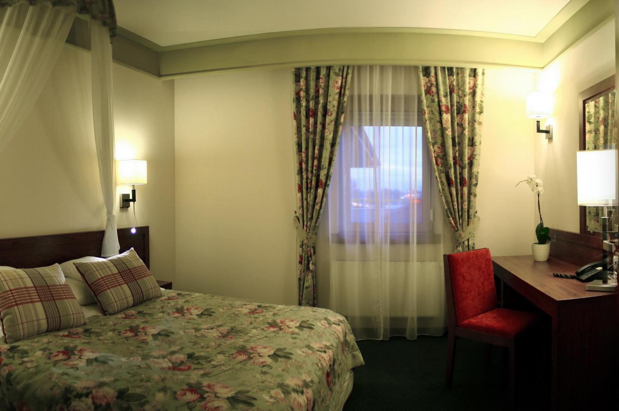 Ahotel Czechowice-Dziedzice Εξωτερικό φωτογραφία
