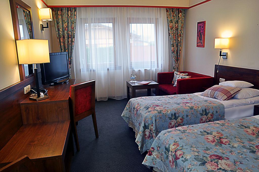 Ahotel Czechowice-Dziedzice Δωμάτιο φωτογραφία